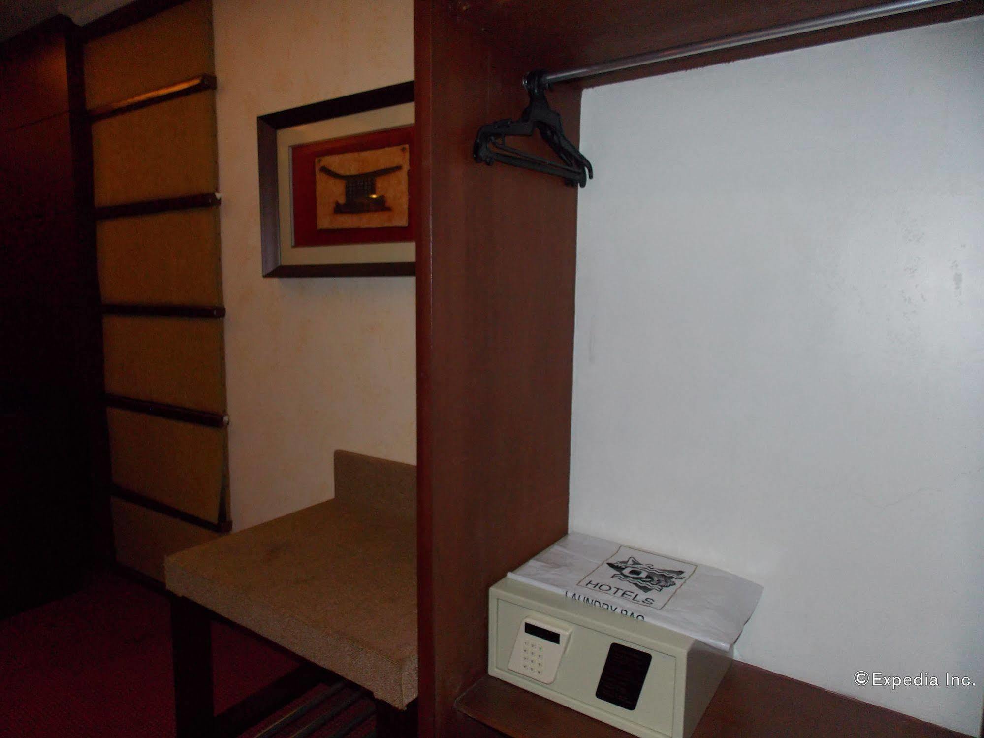 Mo2 Westown Hotel - Mandalagan Bacolod Exterior photo